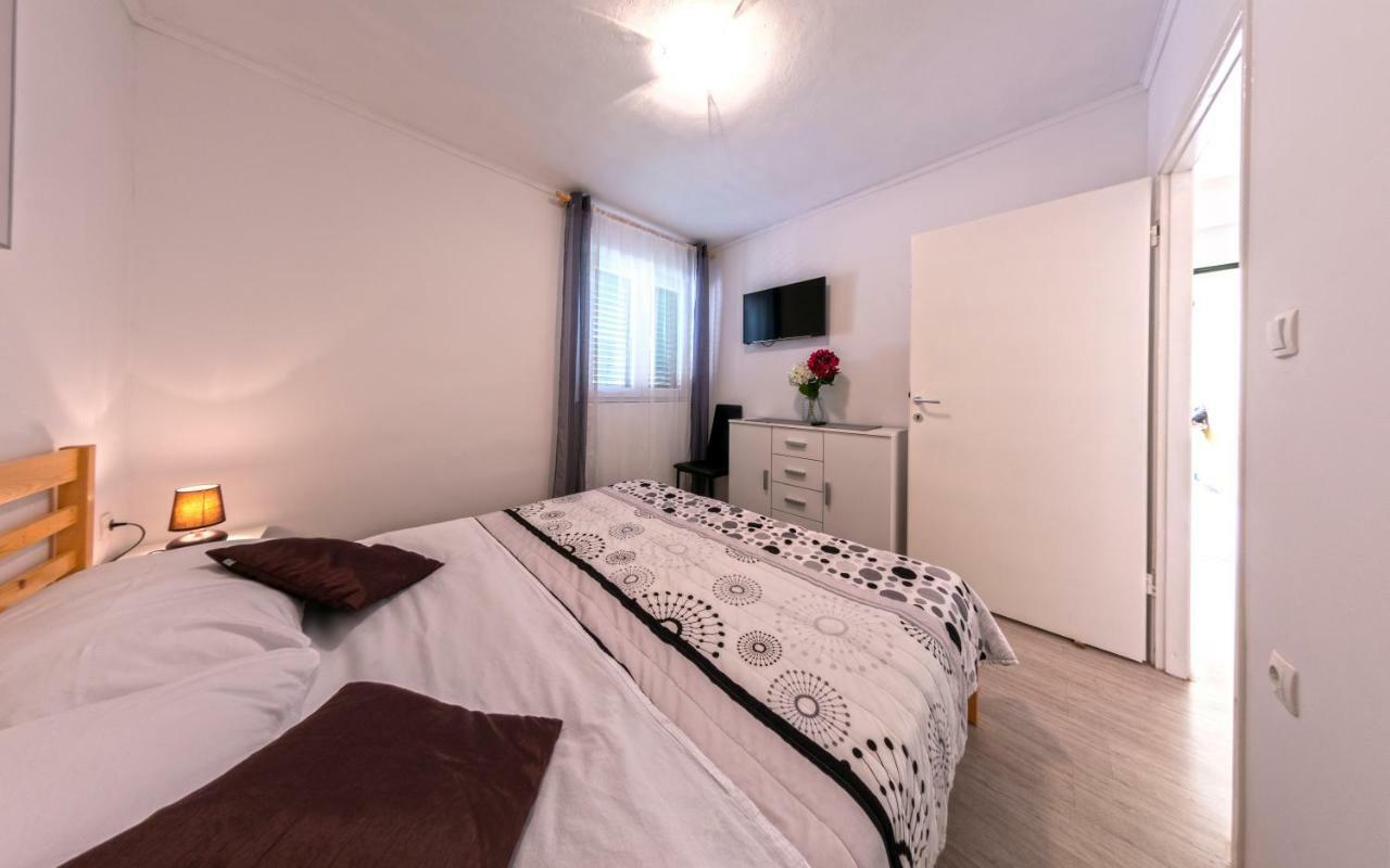 Apartment Nino Skradin Exterior photo